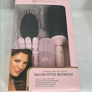 Daisy Fuentes Pink Salon Style Blowout Kit
